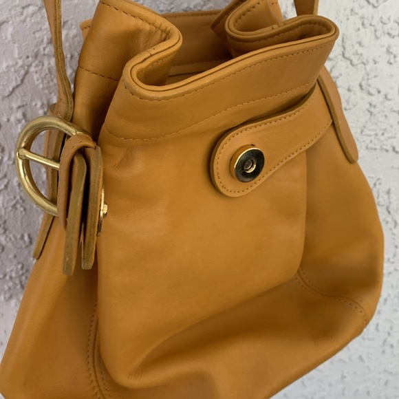 COACH vintage Elegant yellow/brown  Leather Shoulder/Crossbody bucket bag - Picture 9 of 13